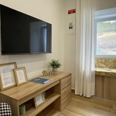 Peaceful Mountain Getaway - A Heranca 펜션 빌라 드 헤이