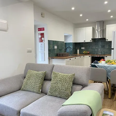 Peaceful Mountain Getaway - A Heranca 펜션 *